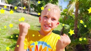 Влад и Ники-челленджи на улице с суперзвездой WWE