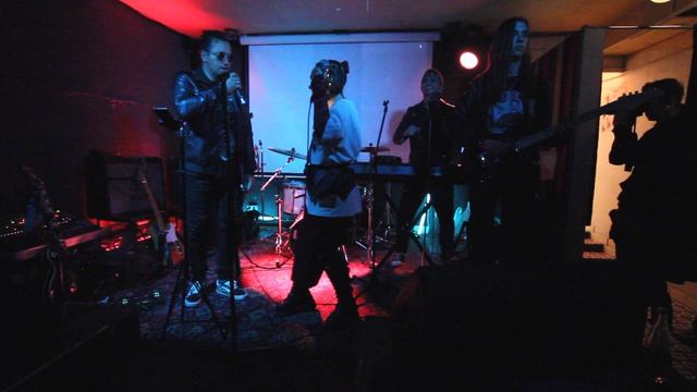 13_Одно и то же