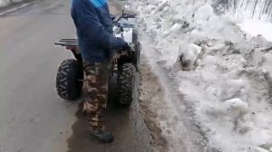 У ГРИШАНИ ЧЕТО С ГЛУШИТЕЛЕМ ПАЦАНЫ СТОЯТ НА ДОРОГЕ