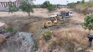 #ep5 Interesting new project, pouring soil around the house by the 5ton Dump truck team & mini dozer