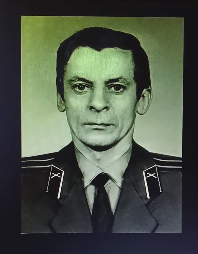 Элла Крылова - супругу Сергею Гремяка, полковнику Космических войск.