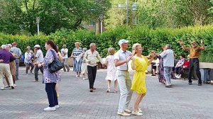 Магнитогорск, танцевальный четверг в сквере Металлургов, Ленинский район (08.06.2023)