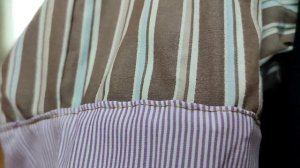 Гора джинс превращается в изящную рубашку!