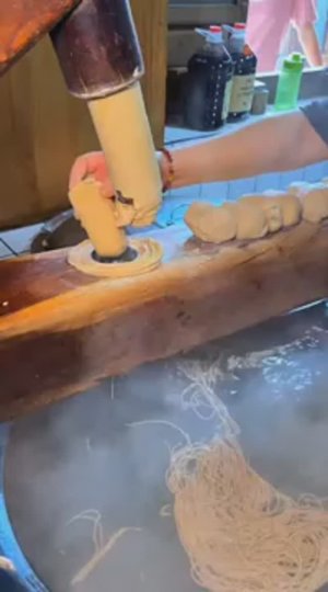 Лапша ручной работы из провинции Шаньси, Китай