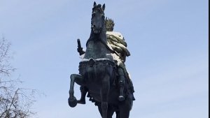 Прадеду правнук: кто, кому и зачем❓️👑👀  #петербург #путешествия #памятники  #интересныеместа