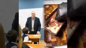 Ученица пришла в школу с рюкзаком доставщика Учитель прав #pov #story