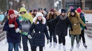 В Петербурге завершается сезон работы катков: жители прощаются со льдом и зимой