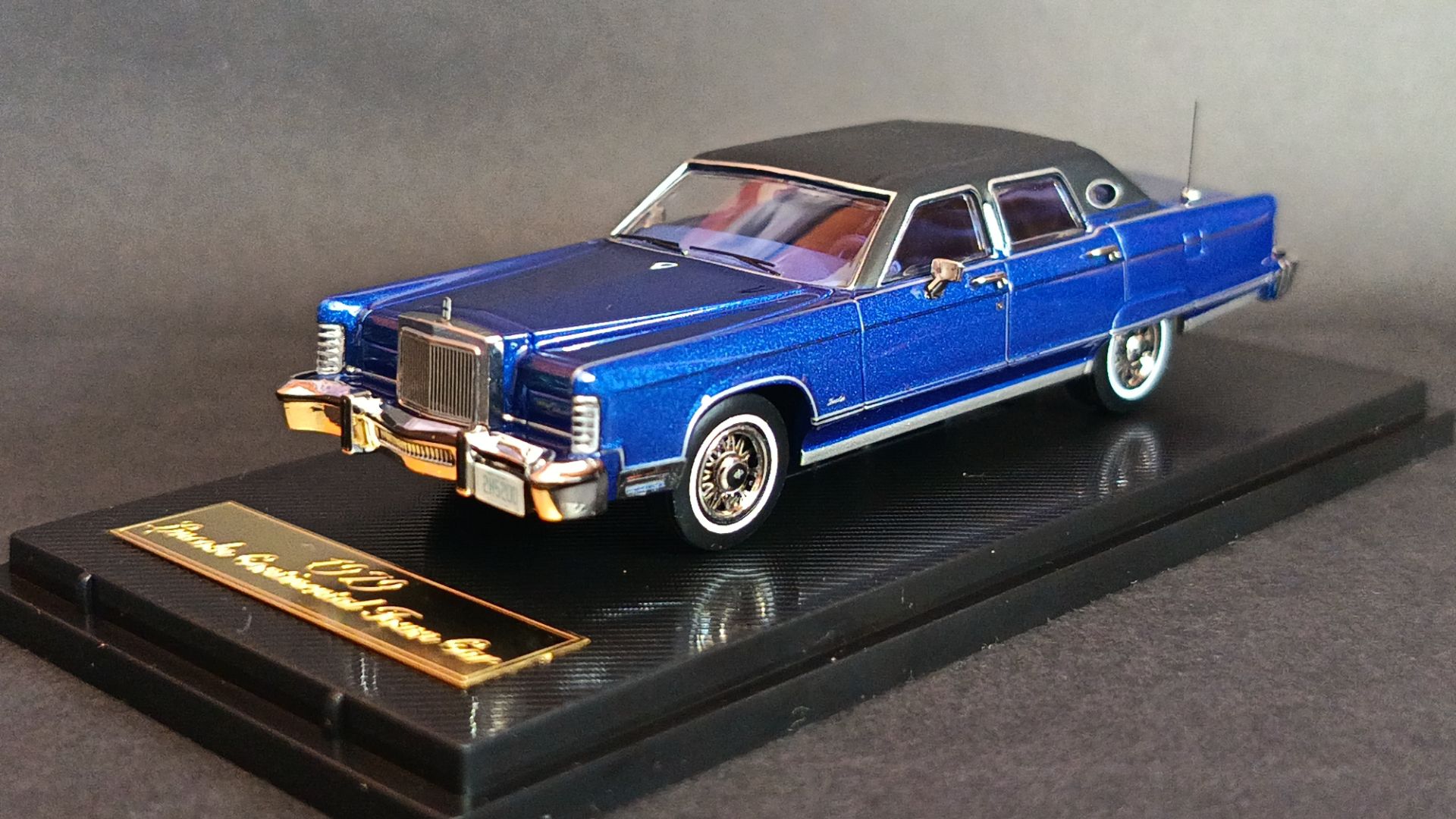 Lincoln Continental Town Car 1979 от Turning Crush 1:64