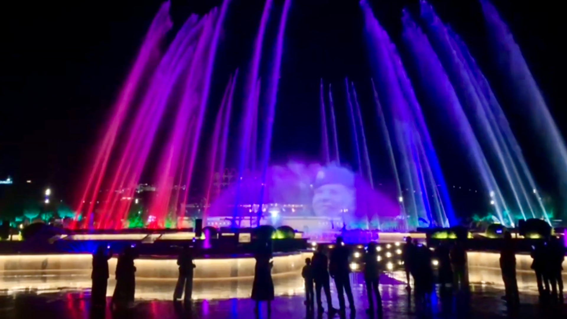 «Своих не бросаем!» Дербент Свето-музыкальный фонтан, парк Низами Гянджеви Дагестан