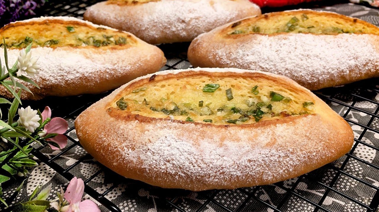 Самый вкусный чесночный хлеб! Тесто как пух, тает во рту. Воздушные булочки с чесночным маслом смотреть онлайн