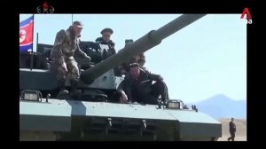 Ким Чен Ын ездит либо на поезде, либо на танке. 
И дочку приучает.