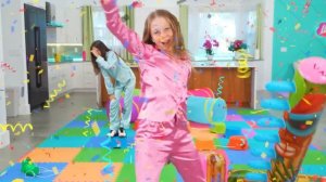 Настя с подругой учатся вести здоровый образ жизни