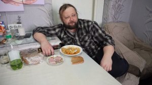 Вкусно кушаю мамину капусту ПОДВАЛ ИЛЬИЧА