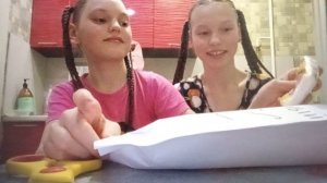 Как Настя сделала Вике бумажный бокс 3часть