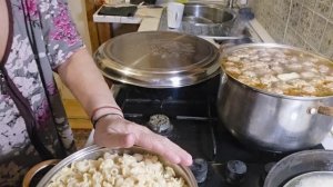 фкусная минутка-супчик,рис отварной рассыпчатый макароны и котлеты жарено-пареные