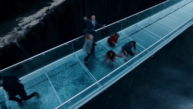 Стеклянный мост обрушился Ии подпишись пожалуйста