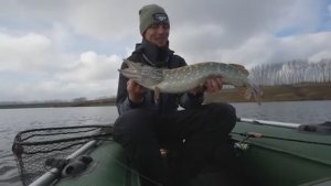 ЩУКИ ХОТЬ МЕШОК ЛОВИ! КЛЁВ, КАК В ЗАПОВЕДНИКЕ! Рыбалка на спиннинг осенью