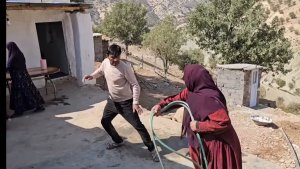 Опять Эта не угомонная жена Хамида дерётся .