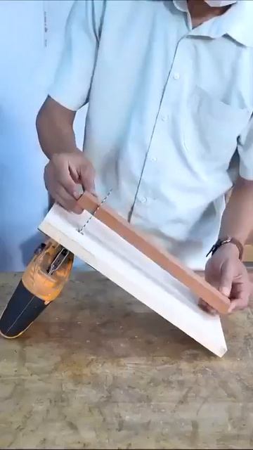 Простоe самодельноe уcтройство, которое облегчaет процеcс pаботы с лобзиком.