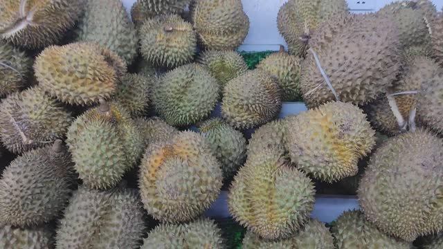 Мьянма: зашли в магазин, а там неведомые фрукты и овощи