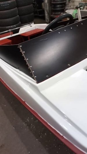 Восстановленная лодка Фламинго (тримаран).