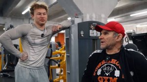 ПЫТАЕМСЯ НАКАЧАТЬ ПЛЕЧИ С ТАТВОЛОМ