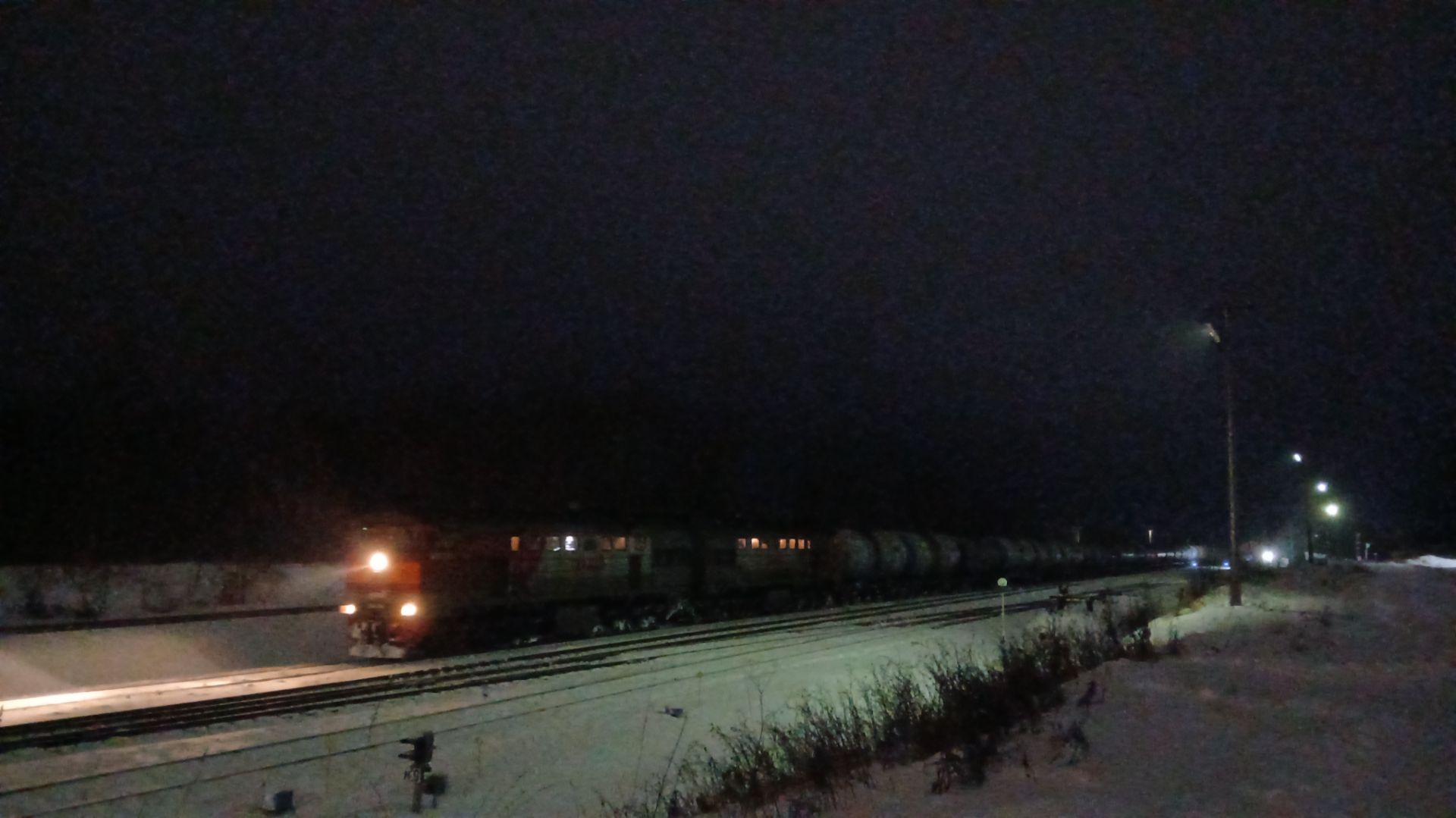 «Слушать звук!» 2ТЭ10Ук-0265 с наливным грузовым поездом заходит на ст. Микунь в тяге!