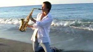Красиво летом его саксофон звучит, под эту музыку любой подумает  люблю тебя... возможно