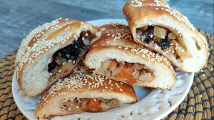 Тесто превосходное - на фруктовом йогурте. Начинка с курагой, черносливом и грецкими орехами