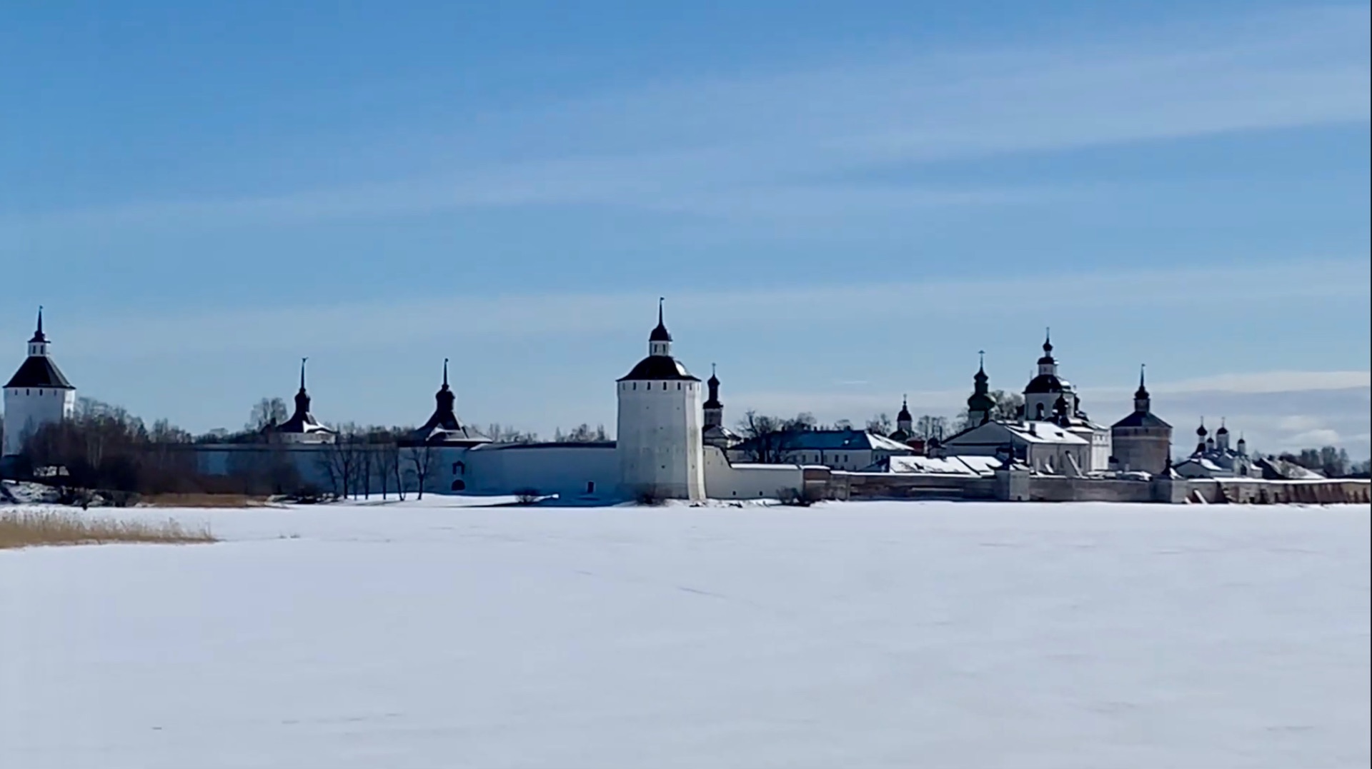 Вид на Кирилло-Белозерский монастырь из м.Лукинки с берега Сиверского озера Вологодская обл