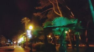 Вечерняя прогулка по набережной Сухума, январь 2025