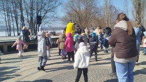 Смарт парк Дельфин в Воронеже сегодня 22 марта 2026, выступление для детей Трон, амфитеатр аниматоры