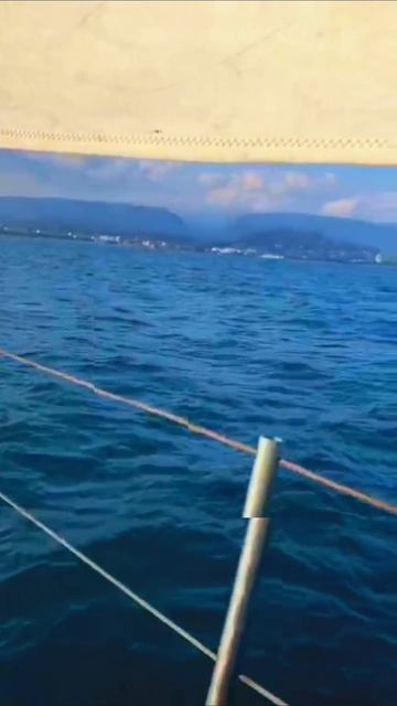 Море необычного цвета.
Оно завораживает.