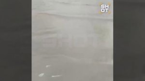 столица Камчатки справляется с таянием огромных сугробов в жилых кварталах (4)