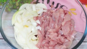 Просто нарезаю МЯСО и ЛУК, а дальше все быстро. Вкуснейшее мясо на сковороде. #677