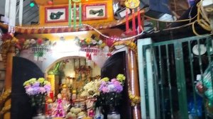 Зашли в какой-то зауколок поесть))