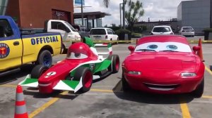 МУЛЬТИКИ ПРО МАШИНКИ 🚗 МОЛНИЯ МАКВИН И ПОБЕГ ПО АСФАЛЬТУ. УЛИЦЫ ВЫБИРАЮТ СМЕЛЫХ И ОТВАЖНЫХ 📡