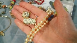 Смотрю интересный фильм! Разбираю свои сокровища)))😁😁😁