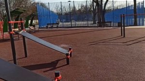 Юля-манюня гуляет у озера.mp4