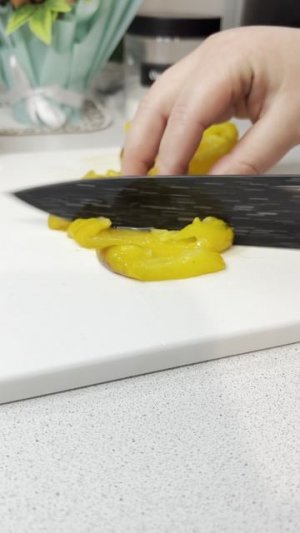 Делюсь с вами приготовлением салата с печёным перцем