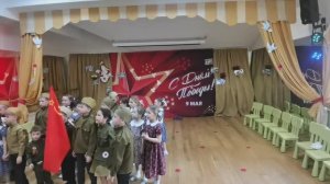 Песня "День Победы" на утреннике 9 мая в подготовительной группе