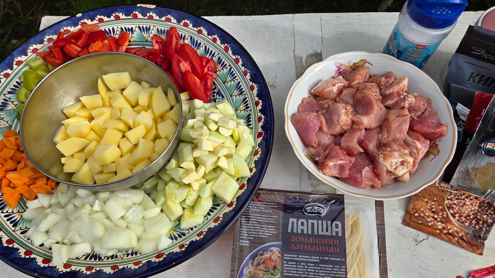 Лагман в казане на даче.