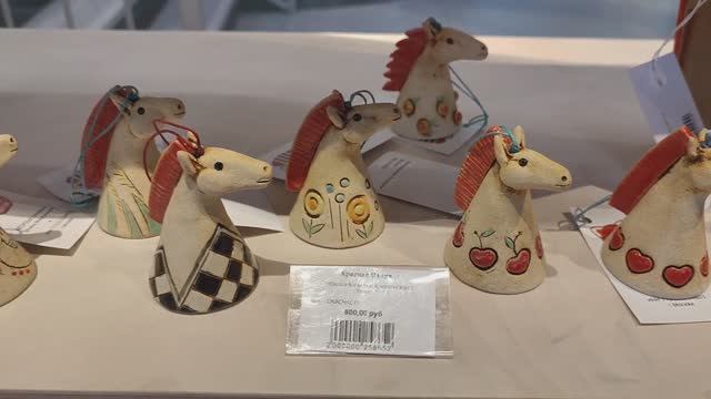 Павильон на Болотной площади - будто волшебная фабрика с конвейером и станцией упаковки подарков