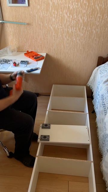 Воскресный фитнес: сборка стеллажа.