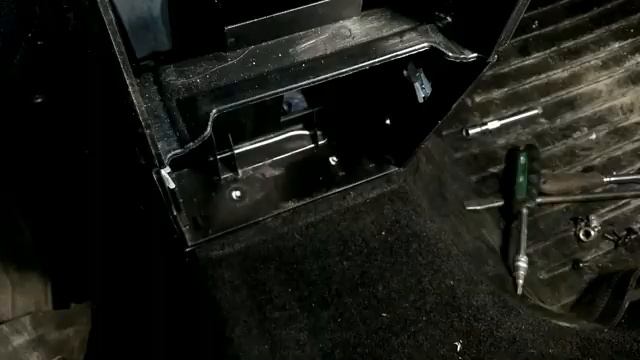 Подтяжка троса стояночного тормоза Volkswagen Golf 5