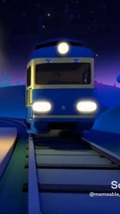 люди выходят из трамвая в селе кифирном