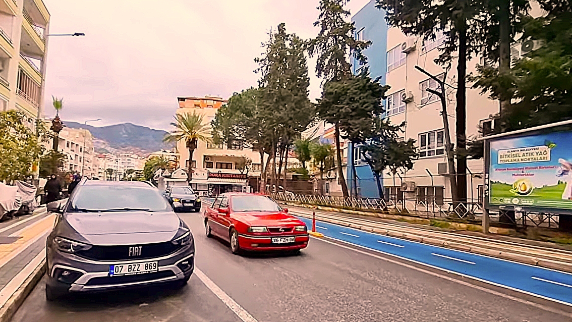 ИННА СУДАКОВА. ЗАЧЕМ ВАМ КОСМЕТИКА? ВЫ ВСЕ СТРАШНЫЕ И БЕДНЫЕ.