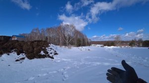 Немного помог с сеном. У крестьян заканчиваются корма.