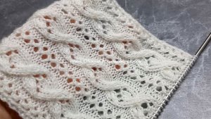 Замечательная и несложная ажурная фантазия с косами на весенний или летний период