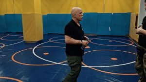 Бутылка в самообороне.